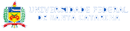 Brasão da UFSC: A parte central do brasão é composta por uma flâmula. Ela é azul na porção superior e amarela na inferior. Sobre o azul, à esquerda, cinco estrelas brancas formam o cruzeiro do sul; à direita, uma faixa branca tem o texto escrito em vermelho: ars et scientia. Centralizada na parte amarela, há uma roda dentada vermelha quebrada na seção inferior. Duas folhas verdes de palma estão encaixadas no eixo da roda. Uma folha pende para o lado direito e a outra para o lado esquerdo. Atrás da flâmula há uma tocha amarela, da qual enxergamos os extremos: acima, com o fogo desenhado em vermelho, e abaixo, a parte inferior do bastão. Do lado esquerdo da flâmula, há um ramo verde de carvalho e do lado direito um ramo verde de louro. A parte inferior do brasão é composta por uma faixa estreita vermelha, escrito em branco: Universidade Federal de Santa Catarina. Abaixo da faixa, escrito em fonte maiúscula azul: UFSC.